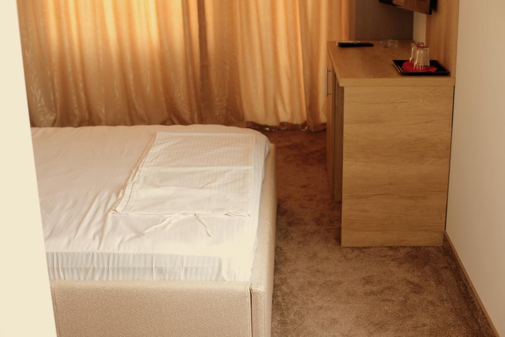 Hypnotique Hotel นาโวดาริ ภายนอก รูปภาพ