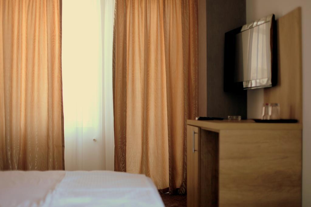 Hypnotique Hotel นาโวดาริ ภายนอก รูปภาพ