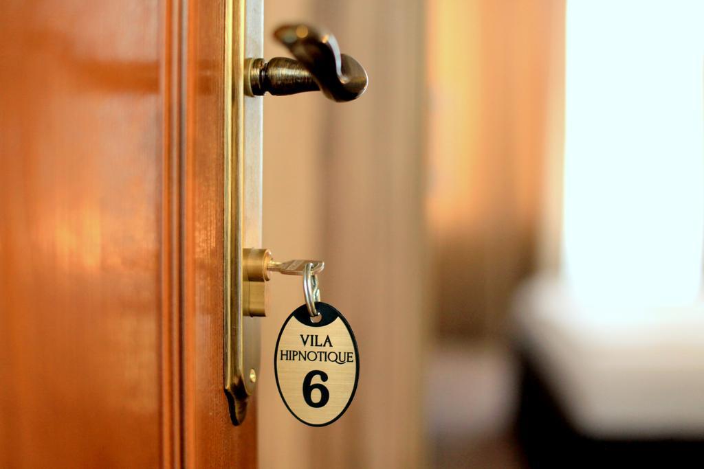 Hypnotique Hotel นาโวดาริ ภายนอก รูปภาพ
